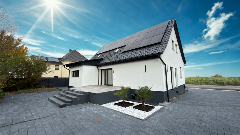 Thumbnail-Kernsaniertes Einfamilienhaus auf großem Grundstück – Luxusausstattung & 4 Zimmer