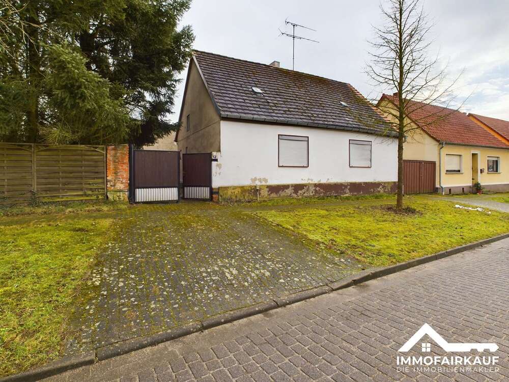 Thumbnail-Einfamilienhaus mit viel Potenzial, großem Grundstück und vielseitig nutzbarem Nebengebäude