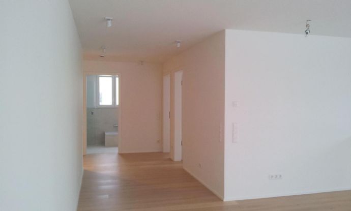 Thumbnail-Schene Helle 3 zimmer Whg ZU vermieten