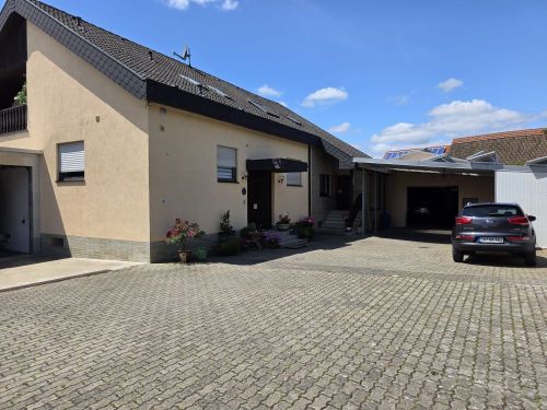 Thumbnail-Firmensitz Kapitalanlage Mehrfamilienahus + Einfamilenhaus + große Lagerhalle + große Außenhalle, Garagen, in 97723 Oberthulba-Schlimpfhof (ID 10575)