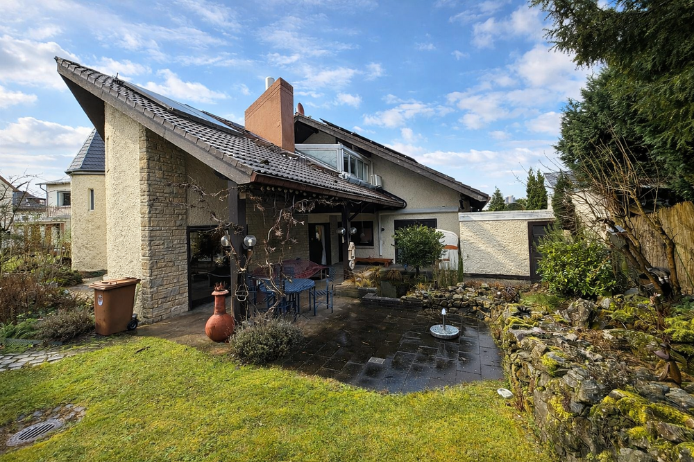 Thumbnail-Kelkheim: Individuelles Architektenhaus in toller Villenlage