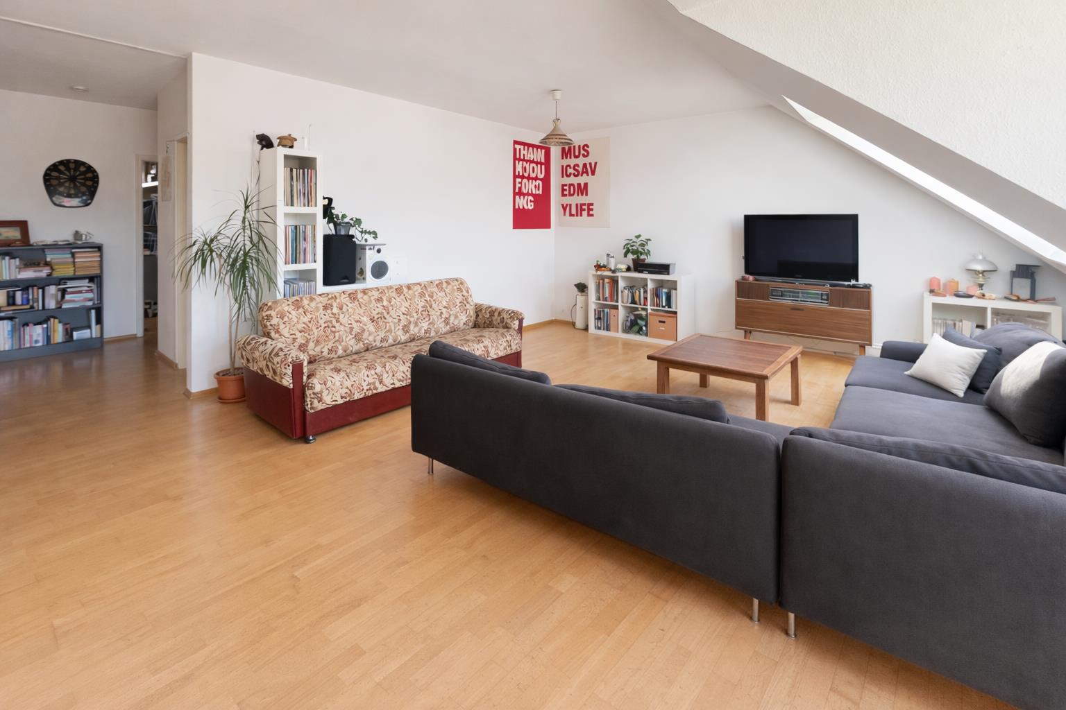 Thumbnail-Offenbach-Rosenhöhe: Helle 3-Zimmer-Wohnung mit Balkon und 2 Stellplätzen!