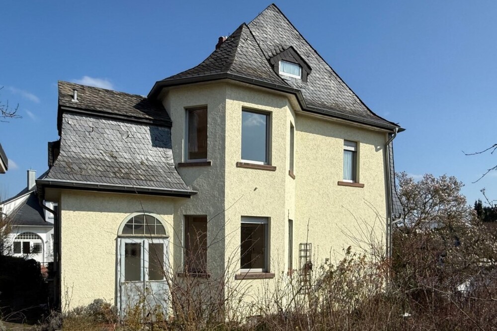 Thumbnail-Hofheim: Individualisten aufgepasst. Altbestand mit großem Grundstück, oder zusätzlichem Bauplatz
