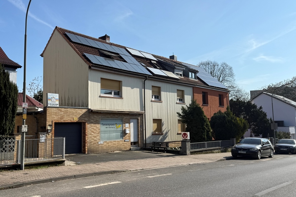 Thumbnail-Mehrfamilienhaus mit Ladeneinheit und Entwicklungspotenzial auf großzügigem Grundstück in Frankfurt-Bonames