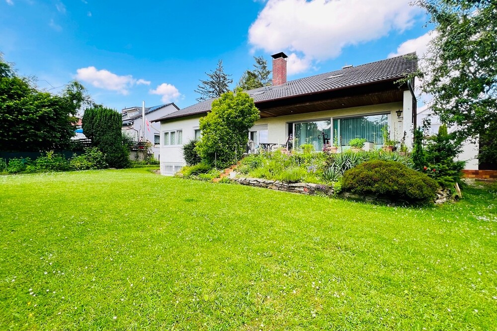 Thumbnail-Freistehendes Einfamilienhaus auf großzügigem Grundstück in bester Lage von Frankfurt-Nieder Erlenbach