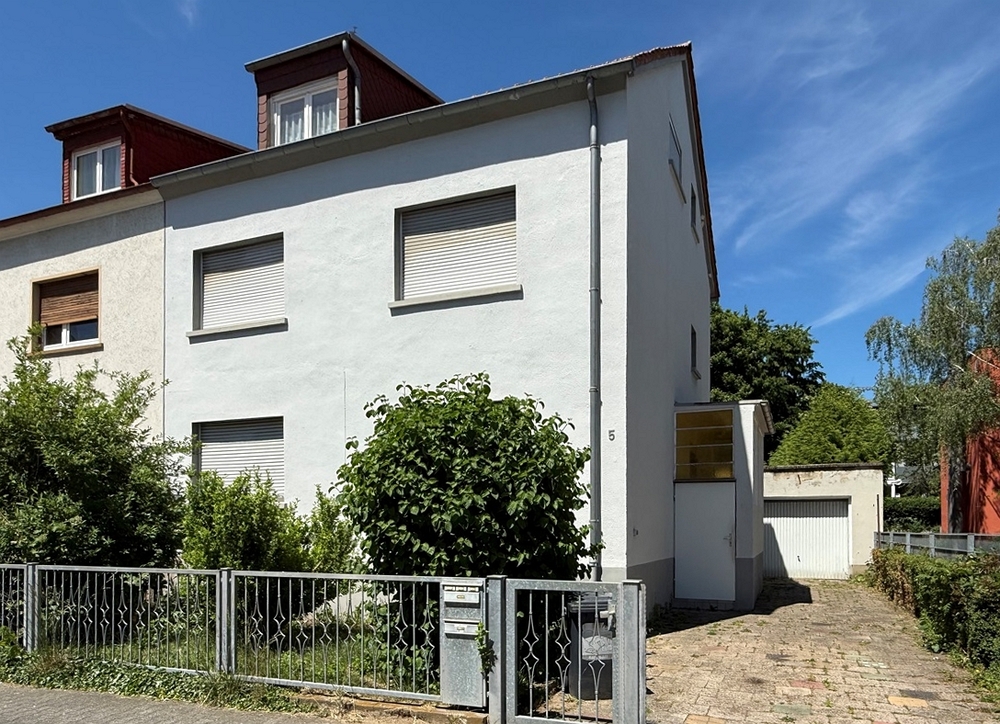 Thumbnail-Frankfurt-Zeilsheim: Erbpacht- vermietetes DHH mit 2 Einheiten als Kapitalanlage