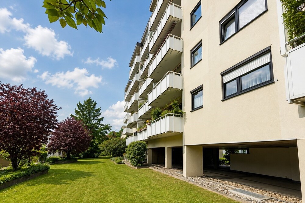 Thumbnail-Frankfurt-Kalbach: Großzügige 3 bis 4-Zimmerwohnung in ruhiger Lage mit Blick ins Grüne!