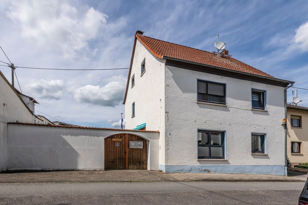 Thumbnail-Hofheim: Sanierte Hofreite mit Gewerbefläche als Kapitalanlage im Herzen von Wallau