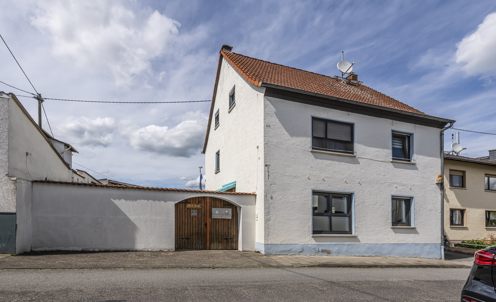 Thumbnail-Hofheim: Sanierte Hofreite mit Gewerbefläche als Kapitalanlage im Herzen von Wallau