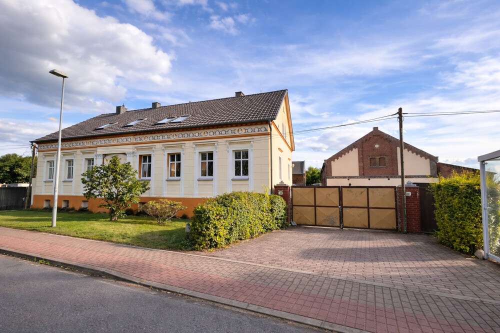 Thumbnail-Haus zum Kaufen in Altlandsberg 1.090.000,00 € 183 m²