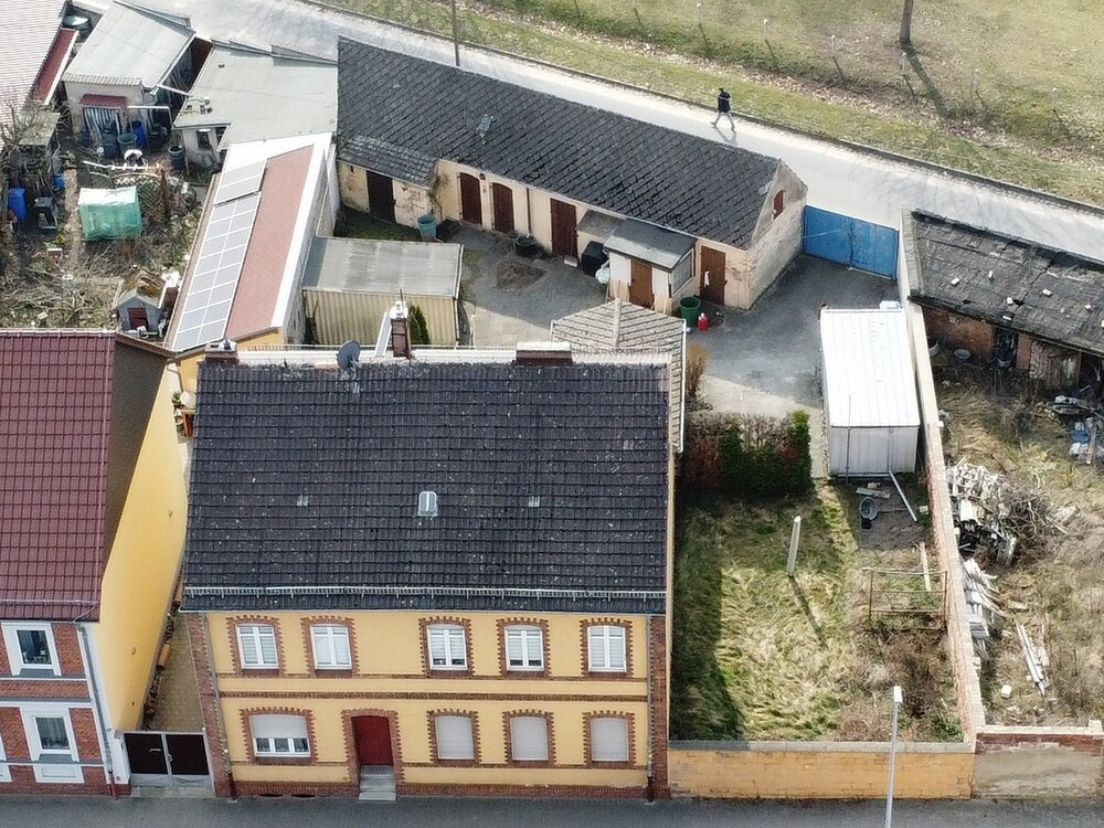 Thumbnail-Kleines Mehrfamilienhaus mit 3 Einheiten, nahe dem Bahnhof und mit Ausbaupotential, 5,1 % Rendite