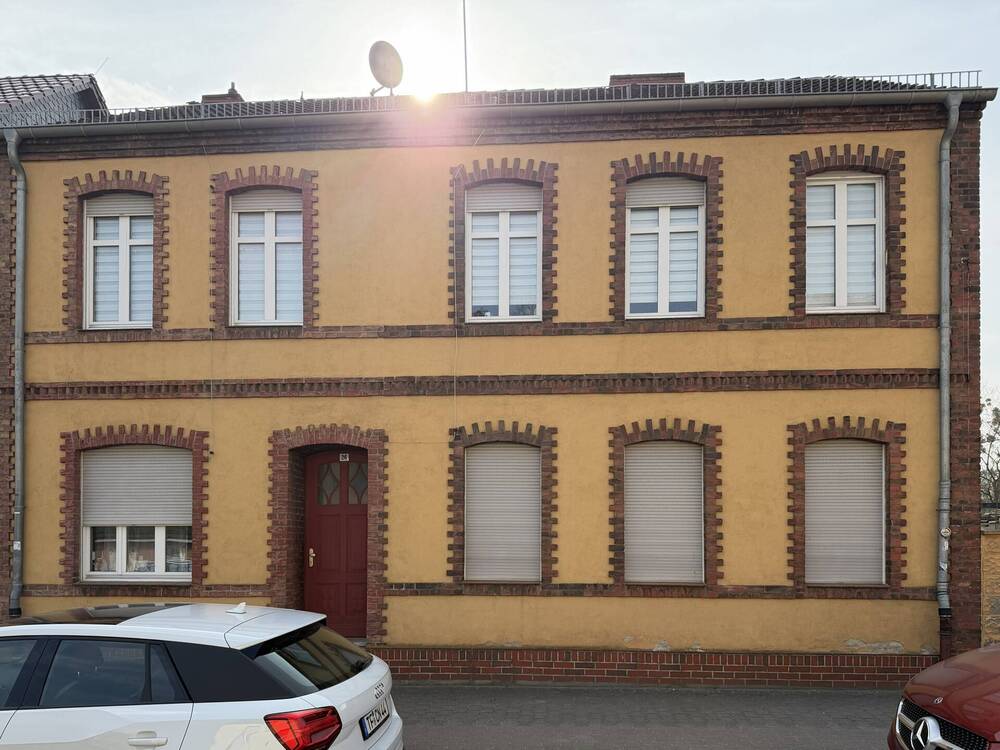 Thumbnail-Kleines Mehrfamilienhaus mit 3 Einheiten, nahe dem Bahnhof und mit Ausbaupotential, 5,1 % Rendite
