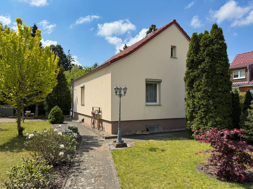 Thumbnail-Sanierungsbedürftiges Einfamilienhaus auf ruhigem, sonnigem Grundstück in Berlin-Mahlsdorf
