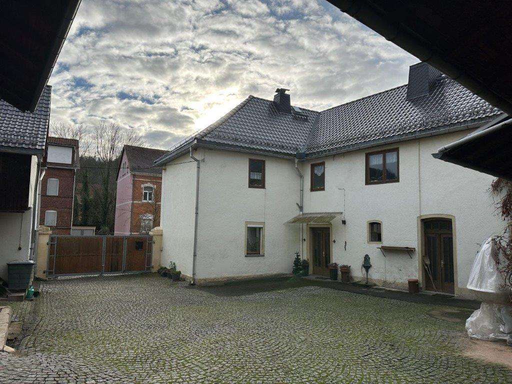 Thumbnail-3- Seitenhof mit großer Scheune, 4 Garagen und großem Grundstück