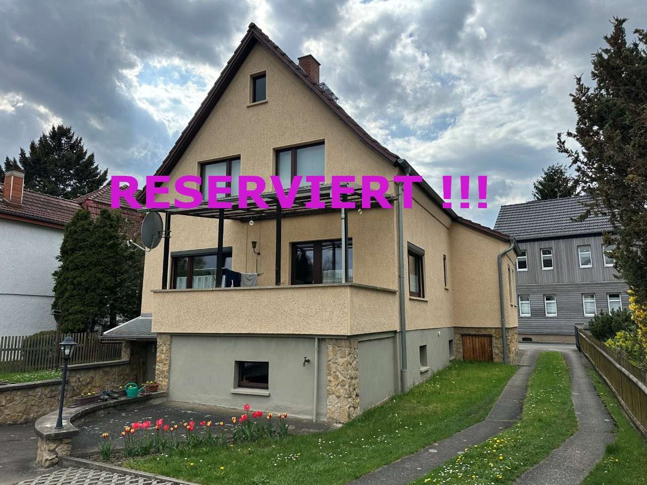Thumbnail-Teilsaniertes Einfamilienhaus mit großem Grundstück