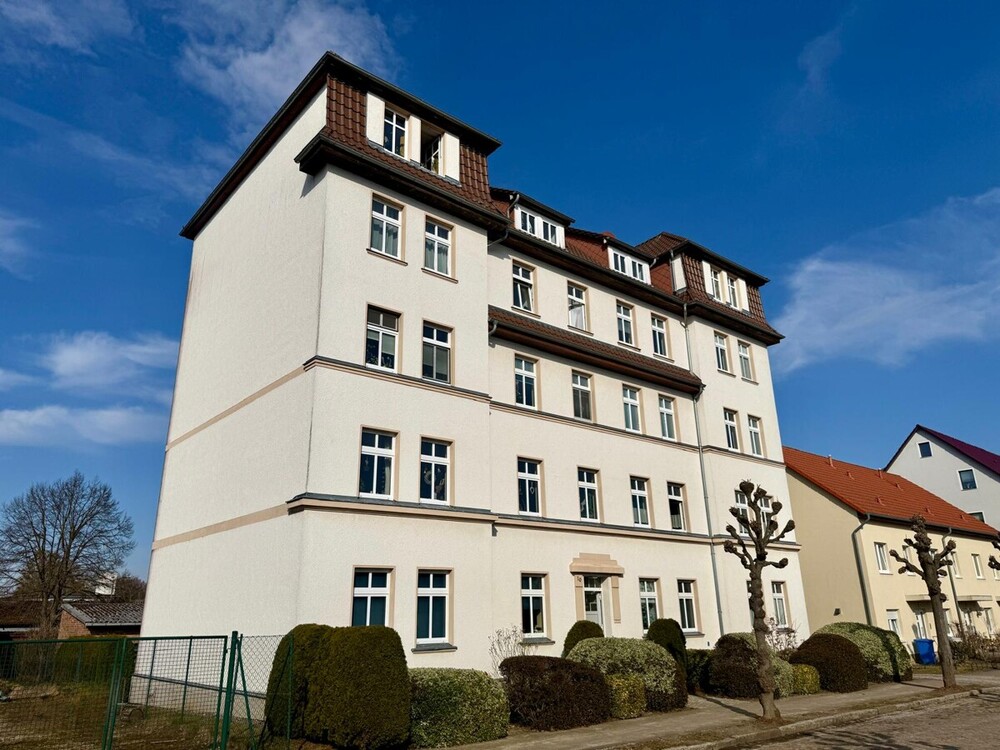 Thumbnail-HORN IMMOBILIEN++ Neustrelitz, vermietetes MFH mit 10 Wohneinheiten, Stellplätzen und Keller