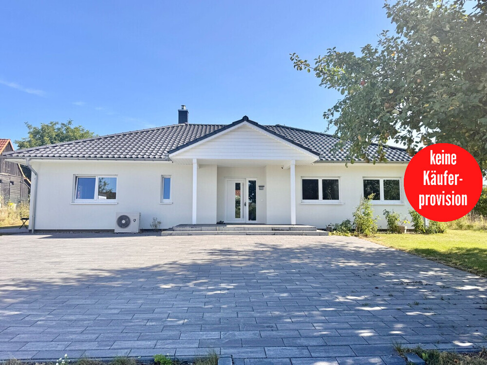 Thumbnail-HORN IMMOBILIEN ++ Winkelbungalow 5 km bis Neubrandenburg, Baujahr 2022, Doppelgarage + Carport