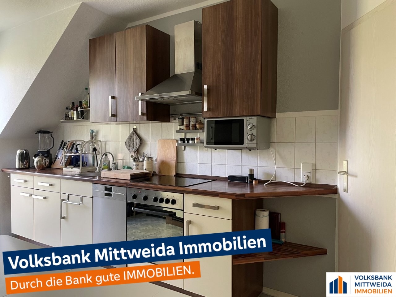 Thumbnail-Gepflegte DG-Wohnung mit EINBAUKÜCHE, Balkon und Tageslicht-Bad ab 01.12. frei!