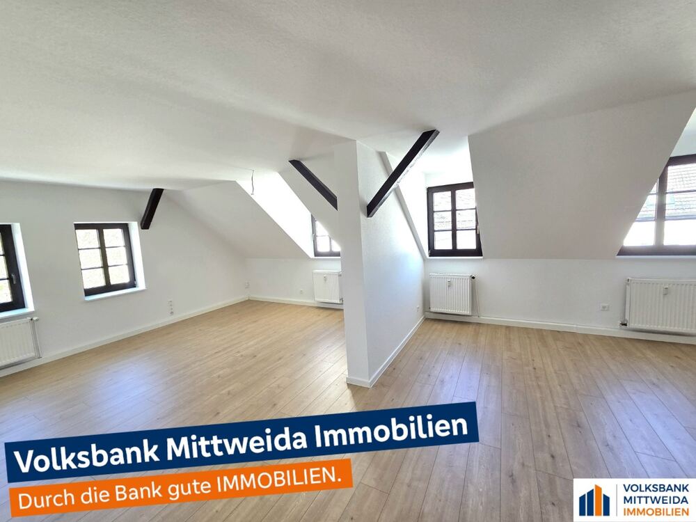 Thumbnail-Viel Platz unterm Dach: 5‑Zimmer-Wohnung mit Sichtbalken & Tageslichtbad!