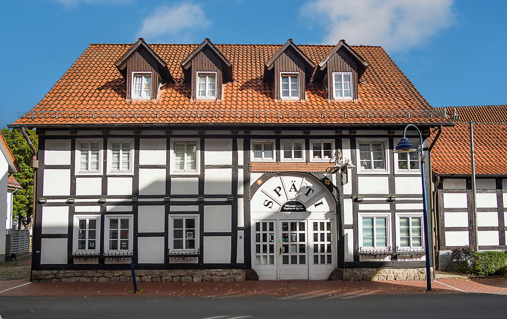 Thumbnail-Top-Investment in Citylage – MFH mit Gewerbe in Massivbauweise mit attraktiver Fachwerkverblendung