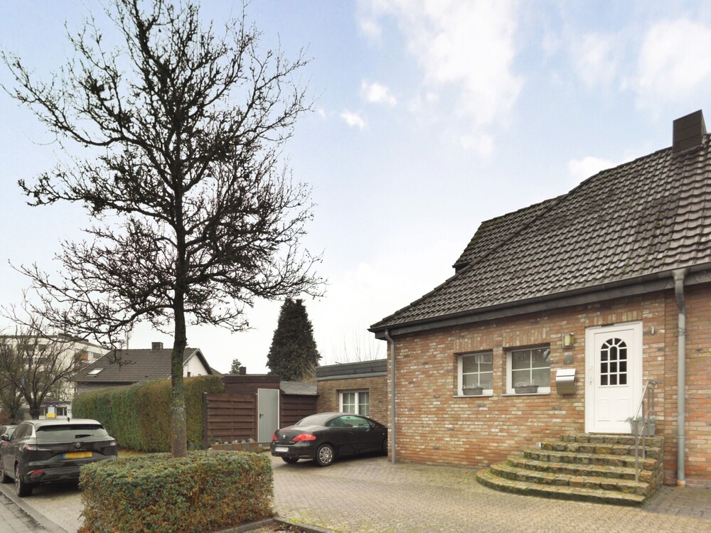 Thumbnail-Kohlscheid – Einzugsfertiges, modernes und vollmöbliertes Einfamilienhaus mit Pool und Saunahaus