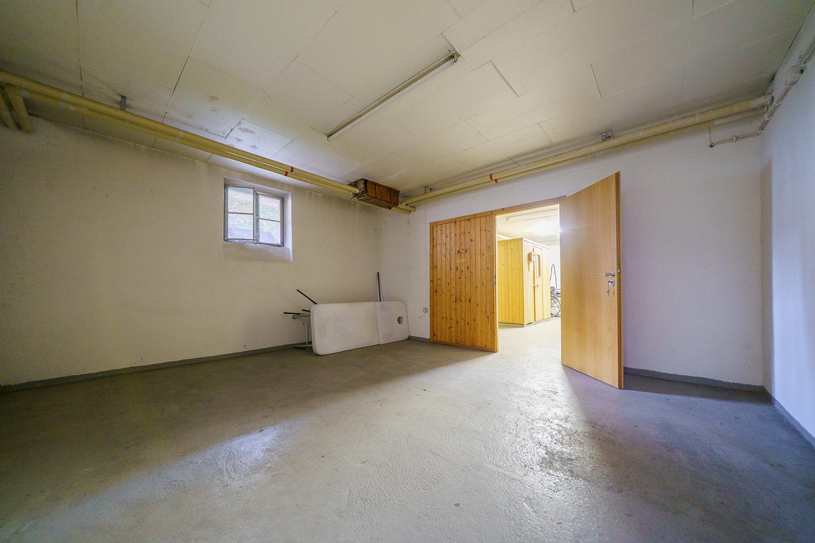 Thumbnail-Großzügiges Souterrain zum Selbstausbau!