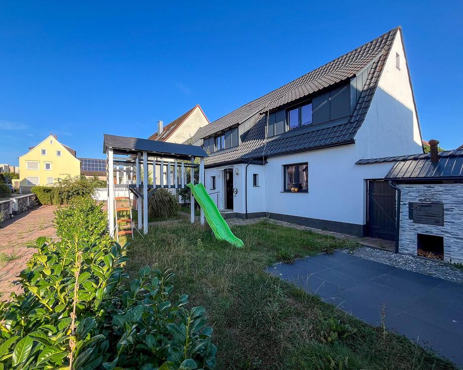 Thumbnail-Überwiegend saniertes Doppelhaus in ruhiger Lage!