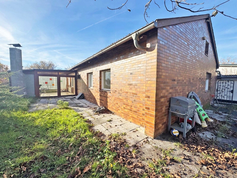 Thumbnail-Heller Bungalow mit Wintergarten auf weitläufigem Grundstück