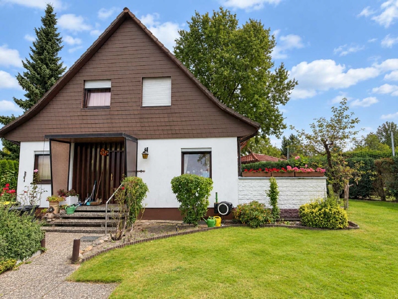 Thumbnail-Ruhiges Wohnen in zweiter Reihe – Einfamilienhaus mit Garten und Vollkeller in Rudow