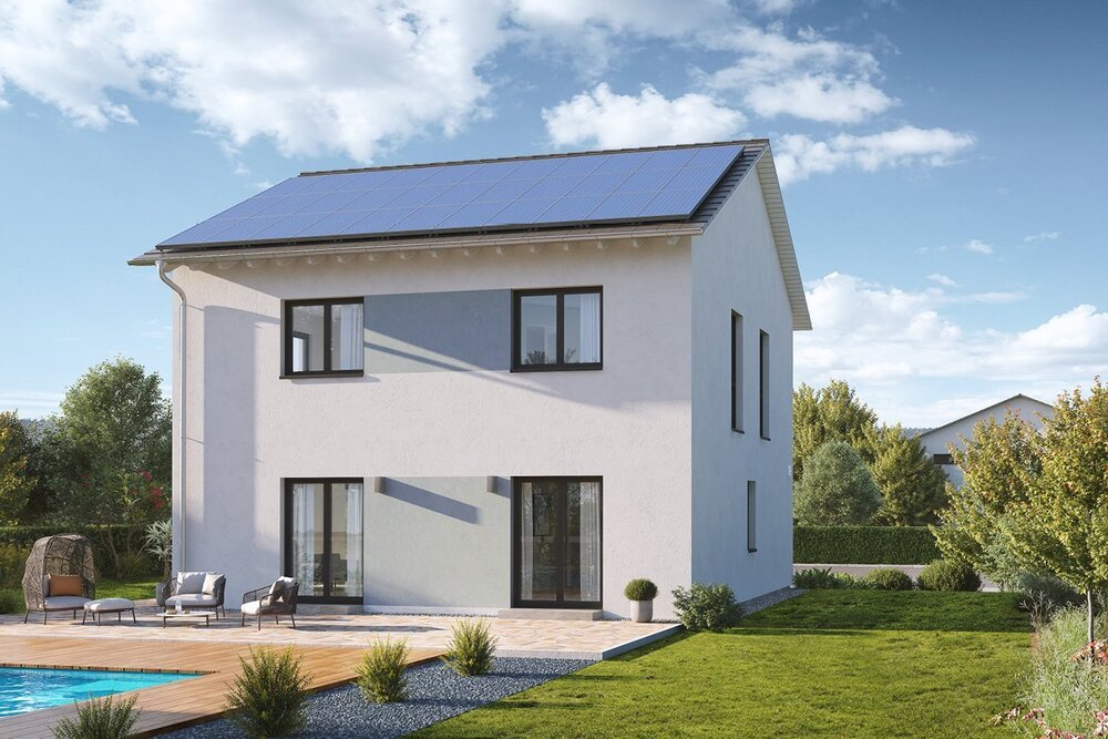 Gartenansicht mit Satteldach, 2 Vollgeschossen und PV-Anlage