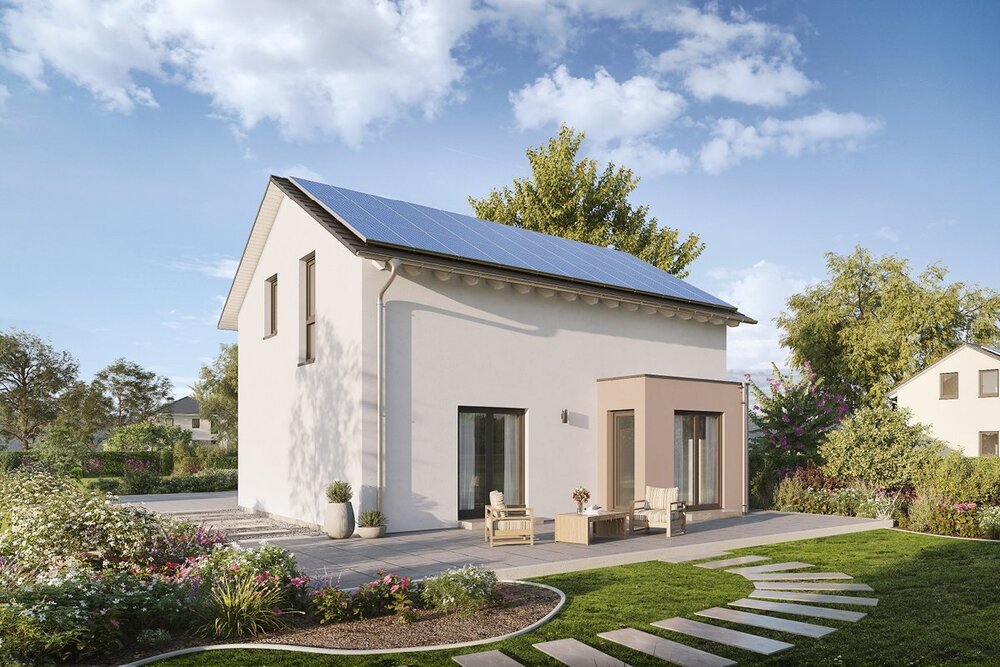 Gartenansicht mit Erker und PV-Anlage