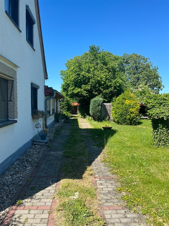 Thumbnail-Doppelhaushälfte in ruhiger Lage in Dresden Kaditz mit großem Garten
