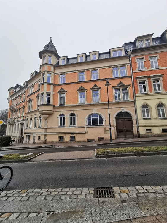 Thumbnail-Helle 4-Zimmer-Wohnung mit Balkon, modernem Bad mit Wanne und Dusche, schöne EBK zur Ablöse