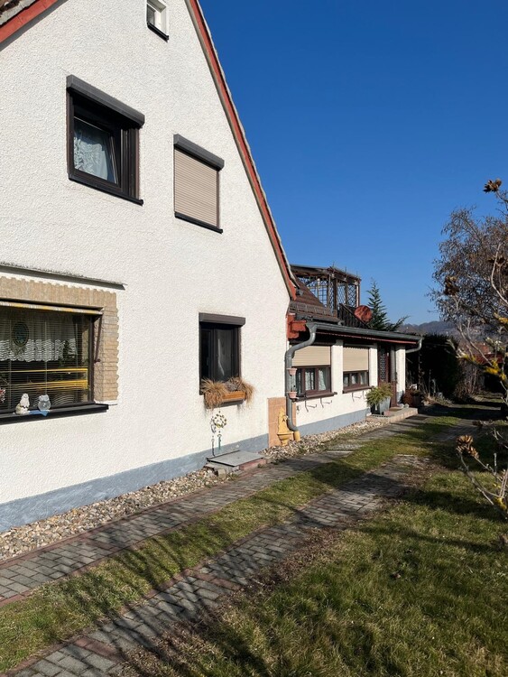Thumbnail-Doppelhaushälfte in Dresden-Kaditz mit großem Garten und Blick auf die Radebeuler Weinberge